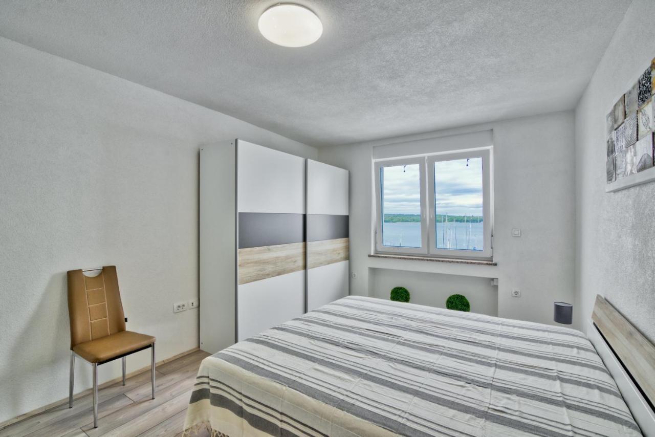 Apartment Marina With Sea View Пула Екстер'єр фото
