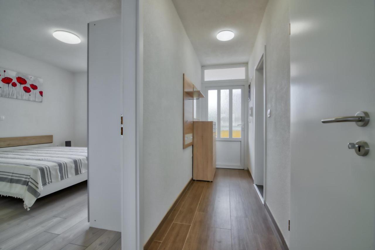 Apartment Marina With Sea View Пула Екстер'єр фото
