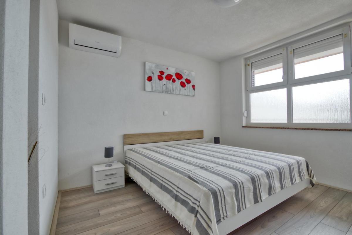 Apartment Marina With Sea View Пула Екстер'єр фото