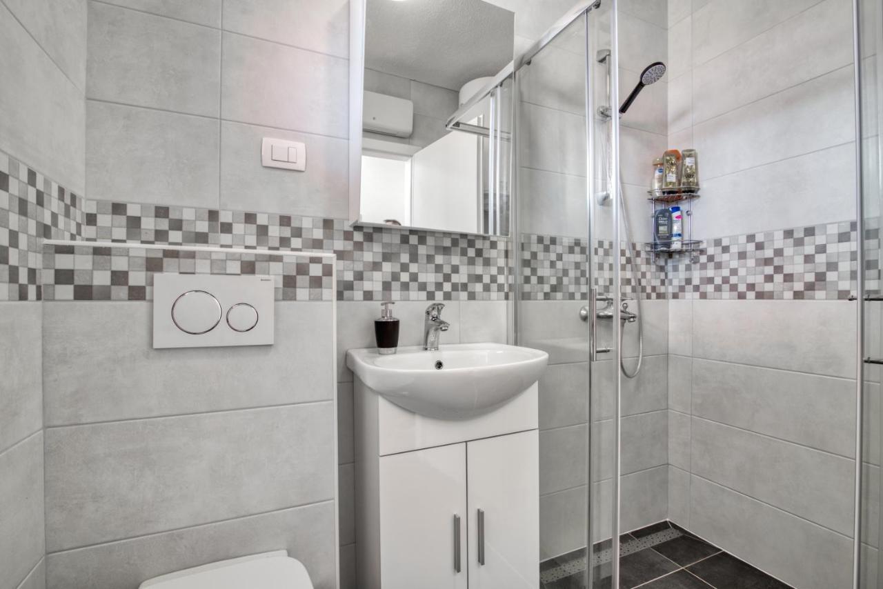 Apartment Marina With Sea View Пула Екстер'єр фото